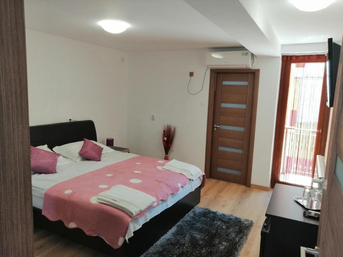 Casa Gabi'S Hotel Orşova Екстериор снимка