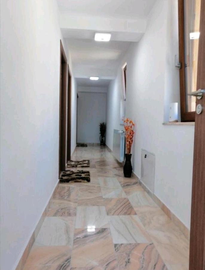 Casa Gabi'S Hotel Orşova Екстериор снимка